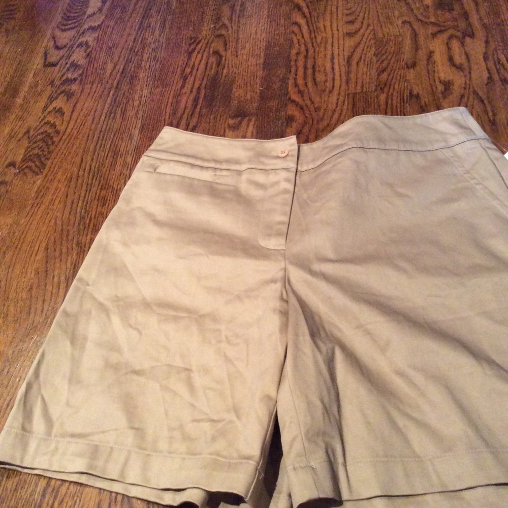 D.W. Sport khaki shorts